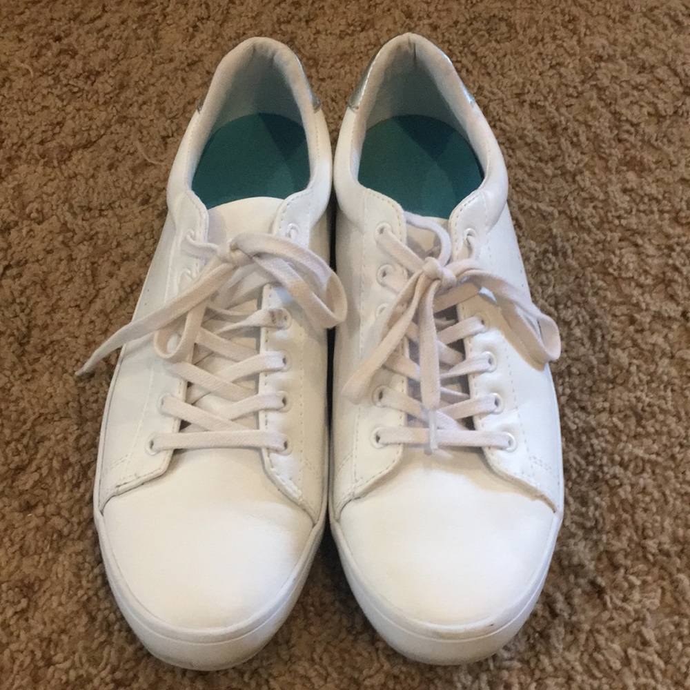Old Navy White tennis shoes